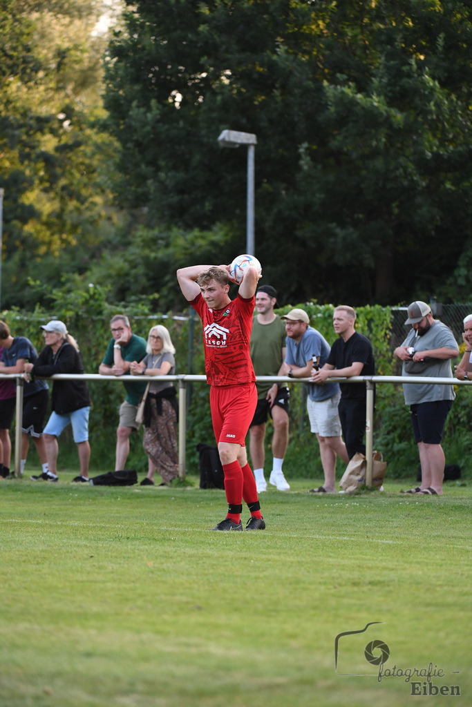 TuS Eversten-SG FriPe | Herren Kreisliga; TuS Eversten (mint)-SG FriPe (rot) am 15.08.2025 in Oldenburg (Sportanlage TuS Eversten), Photo: Philip Eiben 2025 - Realisiert mit Pictrs.com