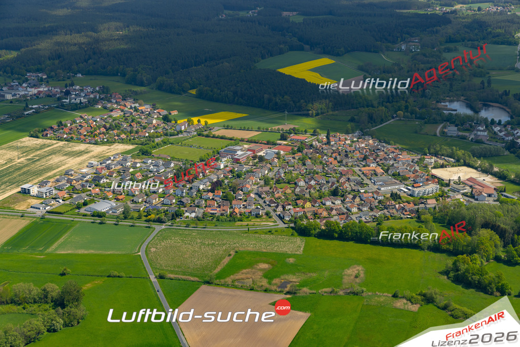 Das Luftbild der Stadt Mitwitz wurde 2022 vom Flugzeug heraus erstellt (keine Drohnen-Aufnahmen) Aufnahmehöhe ca.450 Meter- hohe Bildauflösung und Druck-Qualität. Garantiert!