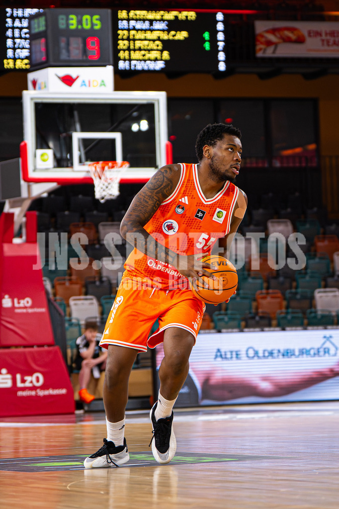 Basketball I Herren I Saison 2025-2026 I ProB Nord I 21. Spieltag I Rasta Vechta II - Iserlohn Kangaroos I 3000 | Joel Moketo Lungelu (55, RASTA Vechta II) - Realisiert mit Pictrs.com