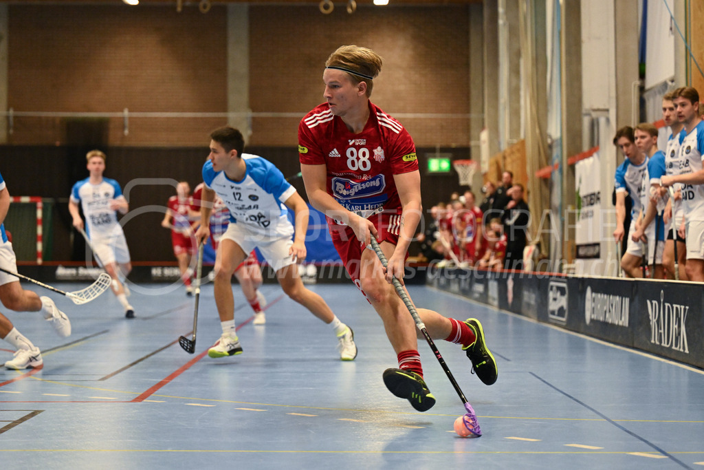 Strängnäs IBK vs FBC Kalmarsund Ungdom - 6. =January= 2024 | Strängnäs IBK vs FBC Kalmarsund Ungdom
Thomas Arena, Strängnäs
Casper Nilsson (#88 Strängnäs IBK)
Bild: Sportfotografie Markus Aeschimann | www.markus-aeschimann.ch - Realisiert mit Pictrs.com