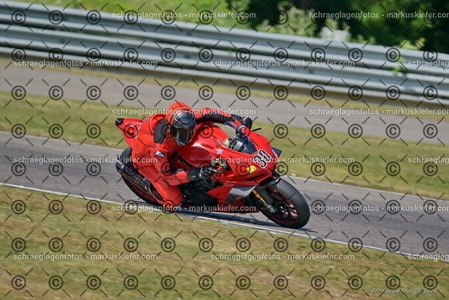 26BT02-0611 | markuskiefer.com - Realisiert mit Pictrs.com