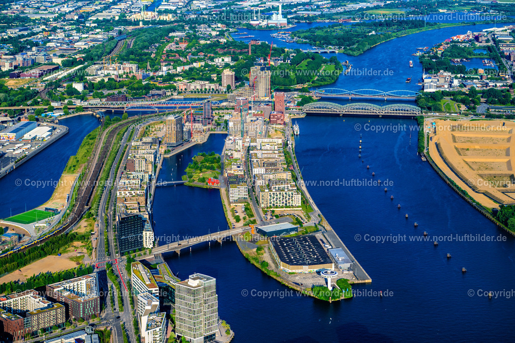 Hamburg_Baakenhafen_Hafencity_ELS_8273160625 | HAMBURG 16.06.2025 Baustellen für Wohn- und Geschäftshäuser im Baakenhafen entlang der der Baakenallee in der HafenCity in Hamburg, Deutschland. Weiterführende Informationen bei: AUG. PRIEN Bauunternehmung (GmbH & Co. KG),  BVE Bauverein der Elbgemeinden eG,  Baugenossenschaft Hamburger Wohnen eG,  Johann Daniel Lawaetz-Stiftung,  Richard Ditting GmbH & Co. KG,  bof architekten,  florian krieger - architektur und städtebau gmbh. // Construction sites for residential and commercial buildings in the Baakenhafen along the Baakenallee in HafenCity in Hamburg, Germany. Further information at: AUG. PRIEN Bauunternehmung (GmbH & Co. KG),  BVE Bauverein der Elbgemeinden eG,  Baugenossenschaft Hamburger Wohnen eG,  Johann Daniel Lawaetz-Stiftung,  Richard Ditting GmbH & Co. KG,  bof architekten,  florian krieger - architektur und staedtebau gmbh. Foto: Martin Elsen