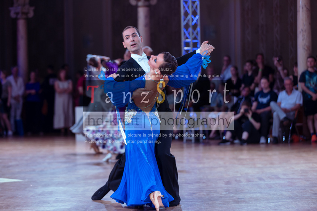20250705_WDSF_Open_RS_Std-dC25-3015 | Tanzsportbilder, Standardtanz, Lateintanz, WDSF, DTV, LTVB, dancecomp, goc, hessen tanzt, blaues band der spree, walzer, tango, wiener walzer, slowfox, quickstepp, samba, rumba, cha-cha-cha, paso doble. jive, hd-kroft photography, turniertanzsport