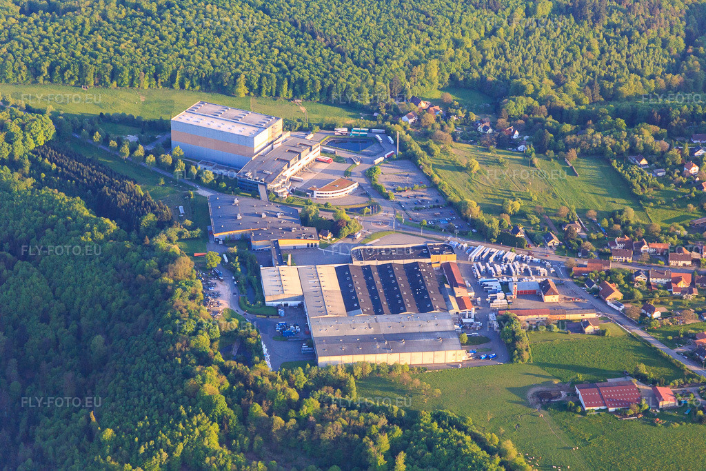 Vue aérienne: Domaine Louis Eschenauer et Les Grands Chais de à Petersbach dans le département Bas Rhin, France – .Photo: IMG_145840.jpg prise le 30/04/2025 par Werner Riehm/FLY-FOTO.eu – Résolution de l'original: 5472 x 3648 px – Louis Eschenauer – GCF Group (Grands Chais de France) - Wines & Spirits
