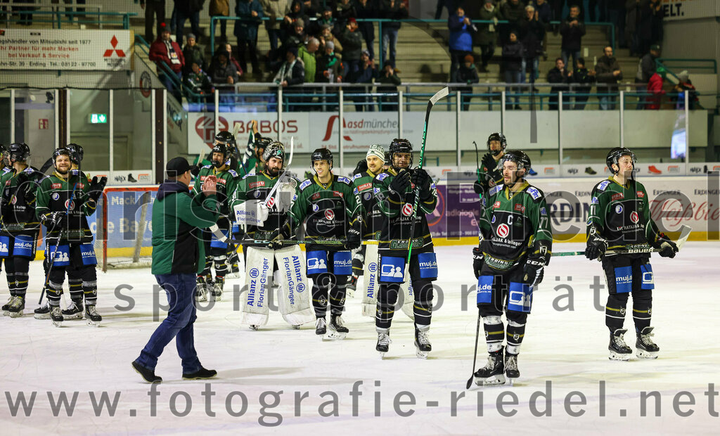 2023-01-22_169_Eishockey_TSV_Erding_gegen_ESC_Dorfen | Erding, Deutschland, 22.01.2023:
Eishockey, Bayernliga 2022 / 2023, 29. Spieltag, TSV Erding gegen ESC Dorfen, Endergebnis: 6:2

Torwart Christoph Schedlbauer (Erding Gladiators, #31), Mark Waldhausen (Erding Gladiators, #27), Torwart Thomas Hingel (Erding Gladiators, #33), Daniel Krzizok (Erding Gladiators, #18), Philipp Michl (Erding Gladiators, #77), Sebastian Busch (Erding Gladiators, #11)

Foto: Christian Riedel / fotografie-riedel.net