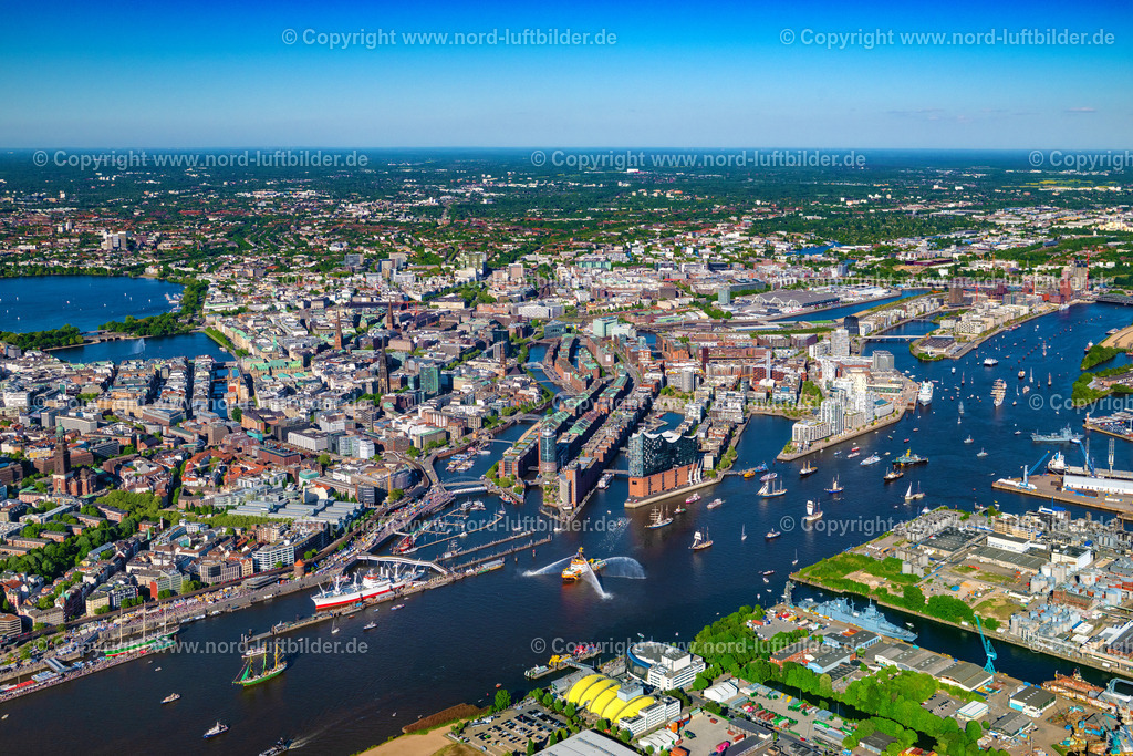 Hamburg_Elbphilharmonie_Hafengeburtstag_Auslaufparade_ELS_8467110525_Titel | HAMBURG 11.05.2025 Auslaufparade Hamburger Hafengeburtstag in Hamburg, Deutschland. // Parade Harbor Birthday in Hamburg Germany. Foto: Martin Elsen