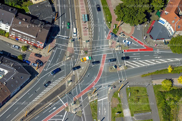 Bochum230802286 | Luftbild, Straßenkreuzung und Fahrbahnmarkierungen, Haltestelle Westpark und Radwege, Kruppwerke, Bochum, Ruhrgebiet, Nordrhein-Westfalen, Deutschland