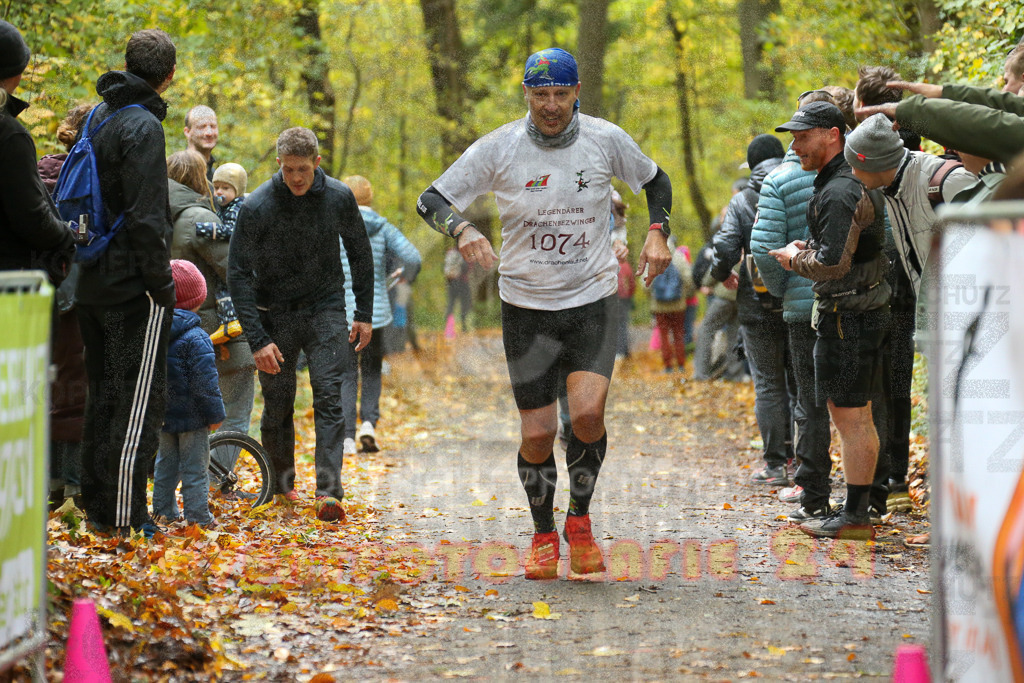 251026_1259_EX1_2122 | Sportfotografie im Rhein-Sieg Kreis, Köln, Bonn, NRW, Rheinland Pfalz, Hessen, etc. Unser Tätigkeitsfeld umfasst den Laufsport vom Volkslauf über den Marathon, Duathlon, Triathon bis zum Ultralauf wie Kölnpfad Ultra oder Schindertrail.