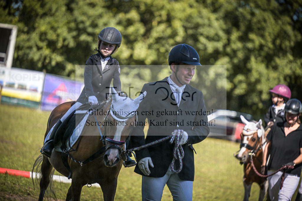 DOS_0064 | Entdecke hochwertige Reitturnierfotos von Foto Oger. Professionell, emotional und authentisch – jetzt Lieblingsmomente im Shop bestellen.Deutschlandweite Turnierfotografie. - Realisiert mit Pictrs.com
