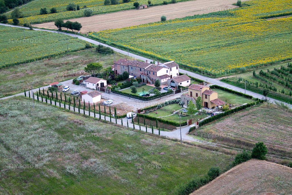 Luftbild: Ortsansicht in Fratticciola im Bundesland Toscana in Italien. Foto: IMG_43321.jpg vom 24.07.2011 durch Werner Riehm/FLY-FOTO.de