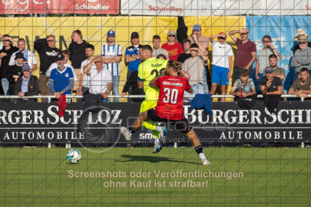 20250729_193140_0071 | #,1.Göppinger SV (rot) vs. SV Stuttgarter Kickers (gelb), Fussball, DB-Regio-WFW-Pokal - wfv, 2.Runde, Saison 2025/2026, Rasensportplatz Stadion SV Göppingen, Hohenstaufenstr. 116, 73033 Göppingen, 29.07.2025 - 19:00 Uhr,Foto: PhotoPeet-Sportfotografie/Peter Harich