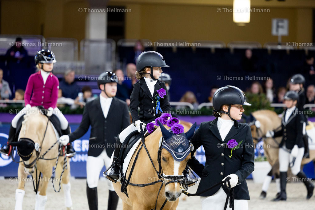 TH_Nürnberger Burgpokal Führzügelwettbewerb_13217 | Nürnberger Burgpokal Führzügelwettbewerb beim Festhallen Reitturnier Frankfurt 2023 am 15.12.23 in Frankfurt, Festhalle