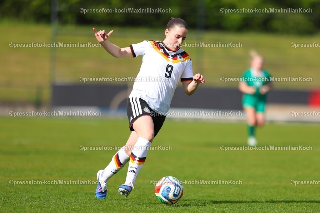xKWIx10042601090 | 2026.04.10, xkwix, Fußball, UEFA Women's UNDER 19 Championship qualification, Republic of Ireland - Germany, Uhlenkrugstadion, Runde 2 1.Spieltag, Saison 2025 / 2026: Leonie Koepp (Deutschland U19 Frauen #9) DFB regulations prohibit any use of photographs as image sequences and or quasi-video. Photo: xKamilxWilkowskixPressefotoKochx