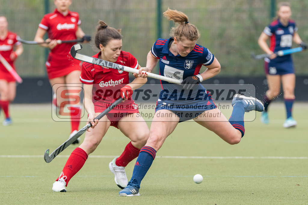 HK_20230416_106979 | 1. Bundesliga Damen Düsseldorfer HC - Rot-Weiss Köln am 16.4.2023 DHC Düsseldorf, Düsseldorf , Maike Schaunig ( Düsseldorfer HC #21 ) , Emma Boermanns ( Rot-Weiss Köln #33 )