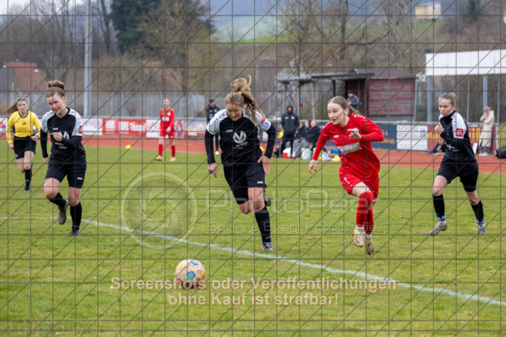 20250316_133221_0258 | #,1.FC Donzdorf (rot) vs. SpVgg Gröningen-Satteldorf (schwarz), Fussball, Frauen-Verbandsliga Württemberg, 13. Spieltag, Saison 2024/2025, Rasenplatz Lautertal Stadion, Süßener Straße 16, 73072 Donzdorf, 16.03.2025 - 13:00 Uhr,Foto: PhotoPeet-Sportfotografie/Peter Harich