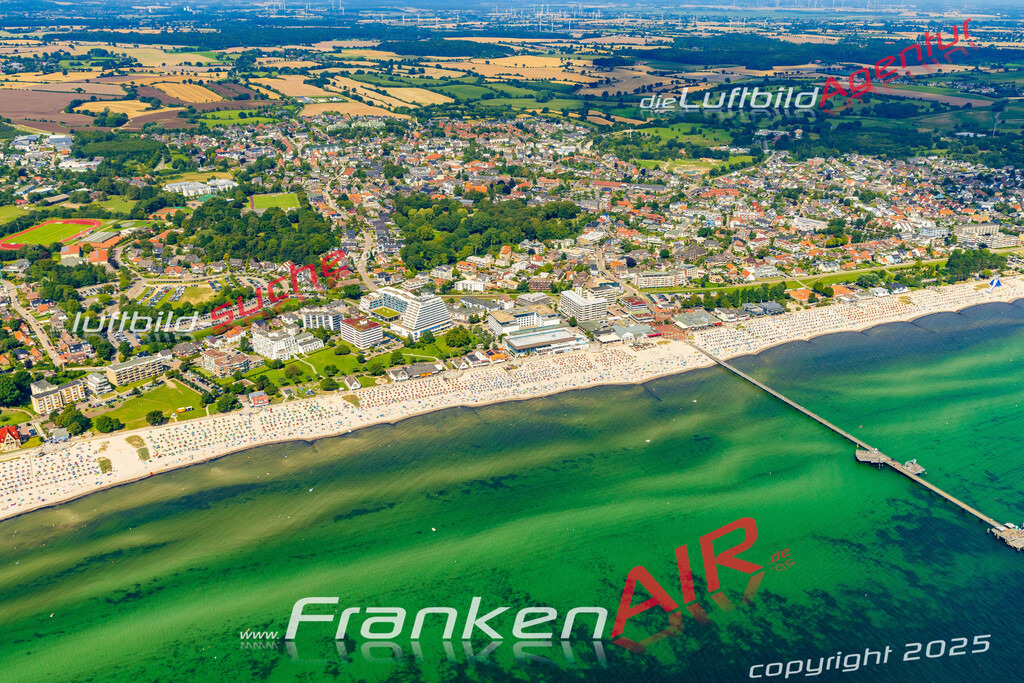 Luftaufnahme Ostsee Ufer Strand Grömitz - Die Luftaufnahme wurde 2025 vom UL-Flugzeug heraus erstellt ( ohne Drohne ) - Hochauflösende Luftaufnahme - für professionelle Ausdrucke geeignet. Die Geschenkidee !Mit Lizenz und Bildrechte bestellbar