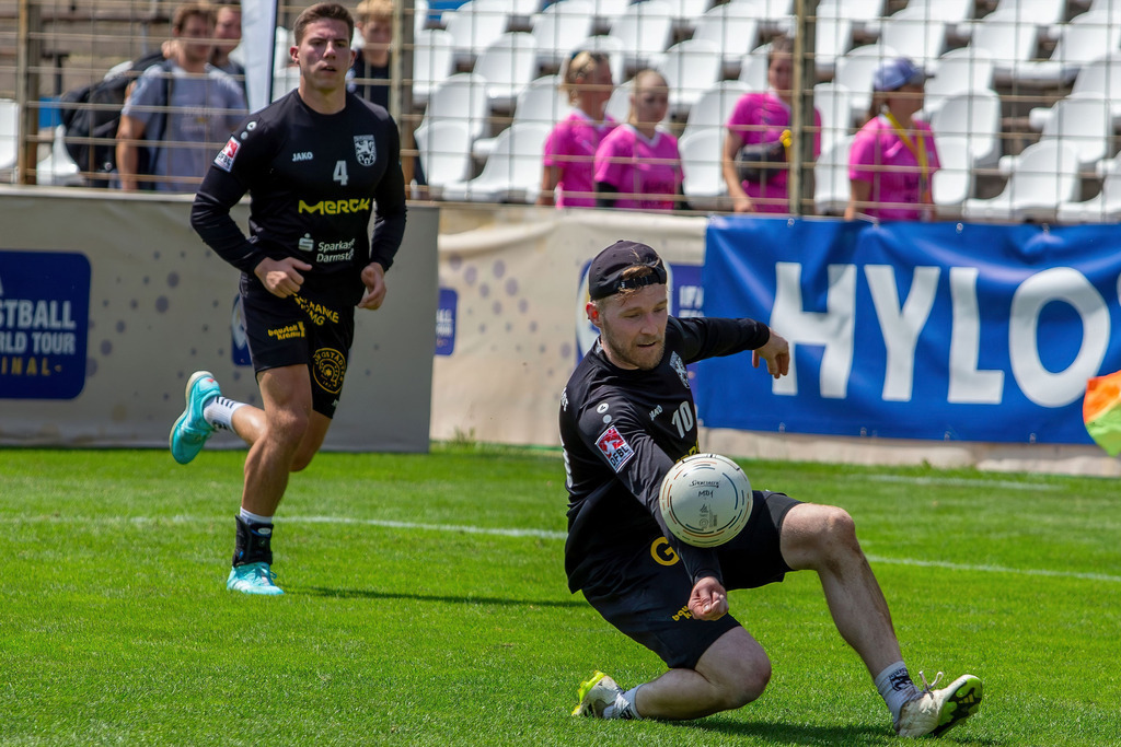 Faustball: TSV Pfungstadt gegen DSG UKJ Froschberg (IFA 2024 Fistball World Tour Finals Mannheim, Vorrundenspiel Gruppe A). Bild: Sebastian Thomas (10, Pfungstadt) | Faustball: TSV Pfungstadt gegen DSG UKJ Froschberg (IFA 2024 Fistball World Tour Finals Mannheim, Vorrundenspiel Gruppe A). Bild: Sebastian Thomas (10, Pfungstadt) - Realisiert mit Pictrs.com