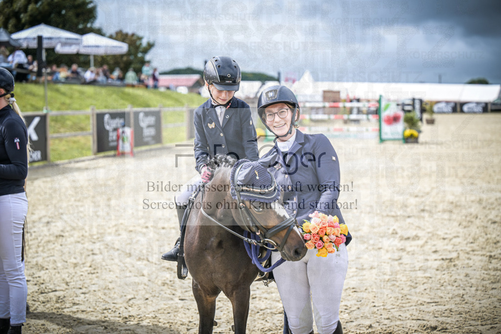 DOS_0409 | Entdecke hochwertige Reitturnierfotos von Foto Oger. Professionell, emotional und authentisch – jetzt Lieblingsmomente im Shop bestellen.Deutschlandweite Turnierfotografie. - Realisiert mit Pictrs.com