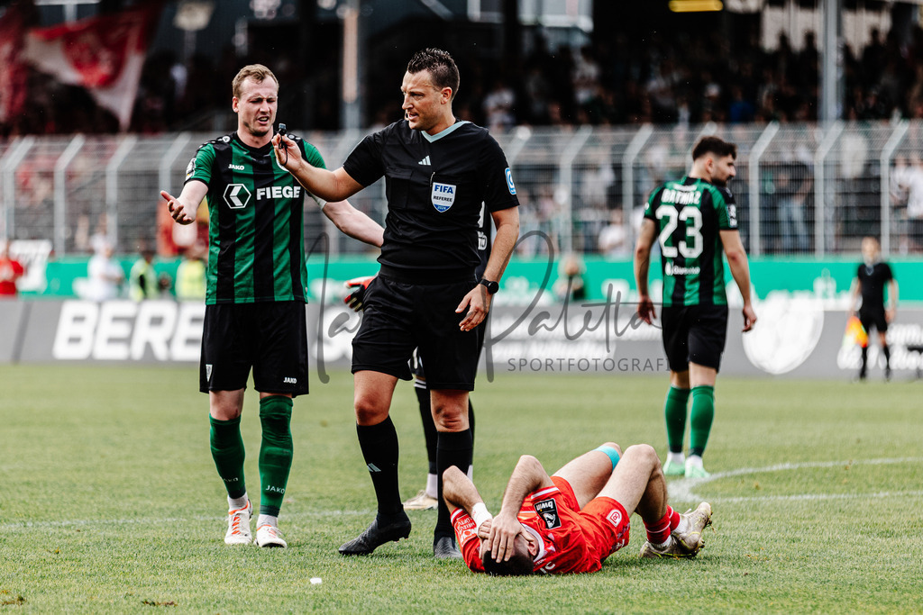 3. Liga, Saison 2023/24, 32. Spieltag: SC Preußen Münster - Jahn Regensburg | Münster, 06.04.2024: 3. Liga, 32. Spieltag, SC Preußen Münster gegen Jahn Regensburg im LVM-Preußenstadion in Münster. Foto: sportfotografie.ms | Markus Paletta - Realisiert mit Pictrs.com
