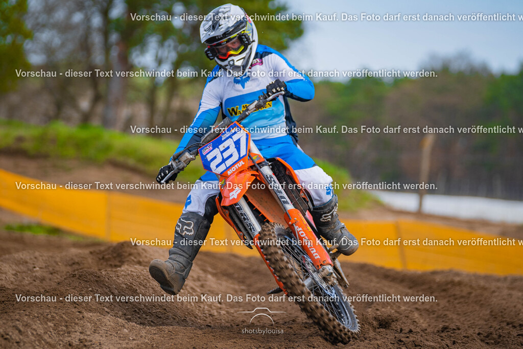 04_13_Bensdorf_Ladies-2606 | Sportfotografin aus Berlin-Brandenburg mit Fokus auf Motocross. Ich halte deine sportliche Leistung und echte Emotionen auf und neben der Strecke professionell fest. Entdecke die Fotos von deinem Rennen und bestelle sie direkt hier im Shop.