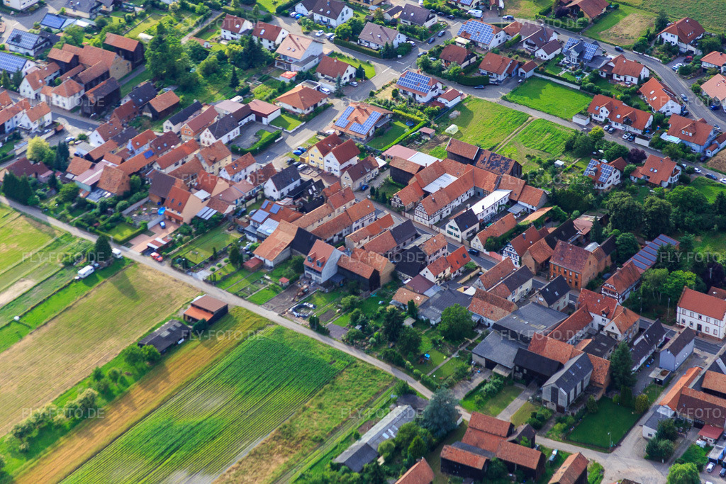 Luftbild: Am Sonnenberg in Herxheimweyher im Bundesland Rheinland-Pfalz in Deutschland. Foto: IMG_090043.jpg vom 26.06.2016 durch Werner Riehm/FLY-FOTO.de