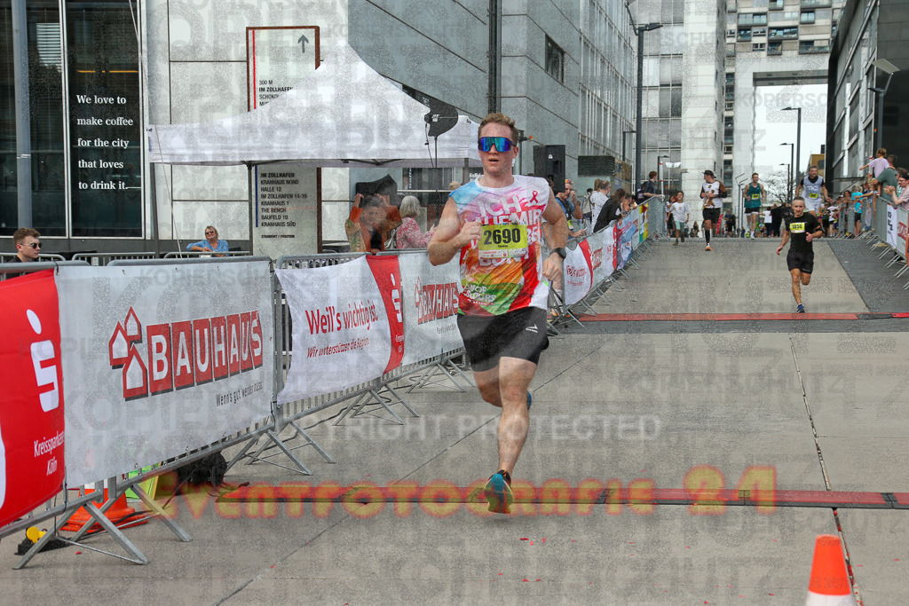 250920_1517_EX1_8728 | Sportfotografie im Rhein-Sieg Kreis, Köln, Bonn, NRW, Rheinland Pfalz, Hessen, etc. Unser Tätigkeitsfeld umfasst den Laufsport vom Volkslauf über den Marathon, Duathlon, Triathon bis zum Ultralauf wie Kölnpfad Ultra oder Schindertrail.