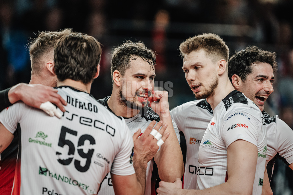 Volleyball | Herren | Saison 2023/2024 | CEV Volleyball Cup 2024 Finale | SVG Lüneburg (GER) vs. Asseco Resovia Rzeszow (POL) | 12.03.2024 | Asseco Resovia Rzeszow jubeln, in der mitte Fabian Drzyzga (#11, Asseco Resovia Rzeszow)