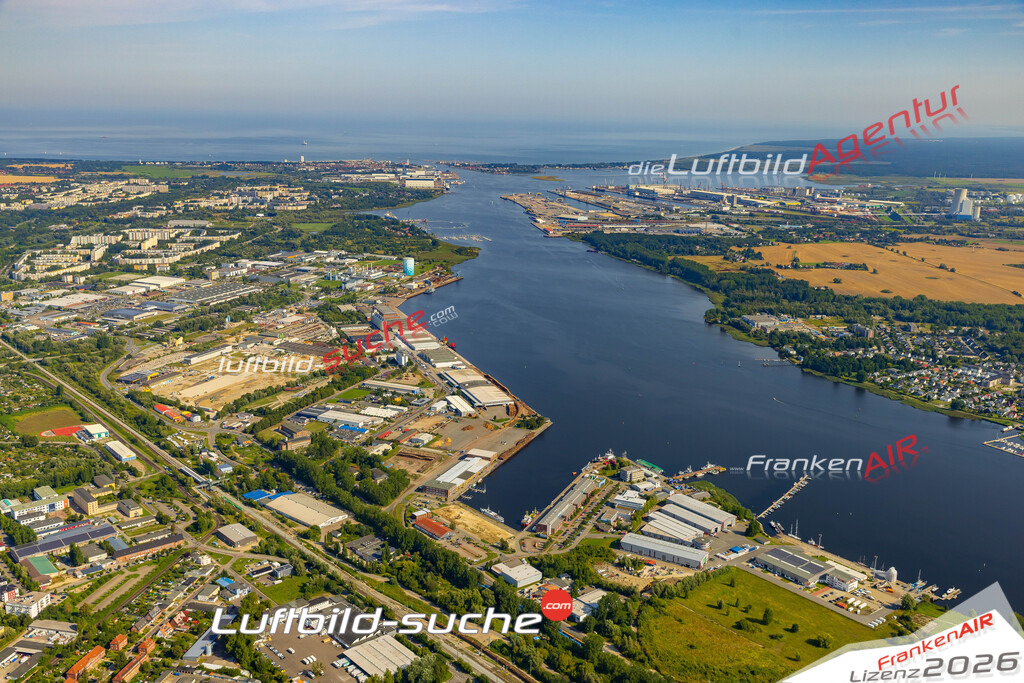 Schöne Luftaufnahme als Geschenk in Schmarl Rostock - Die Luftbildaufnahme wurde 2025 vom UL-Flugzeug heraus erstellt ( keine Drohne ) - Hochauflösende Luftaufnahme -Nicht vergleichbar mit Google Maps oder Satelittenbilder- Die Geschenkidee !Mit Lizenz und Bildrechte bestellbar
