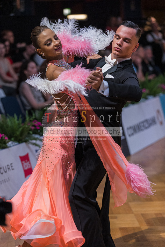 20250819_WDSF-Open-Std-Youth_1163 | Tanzsportbilder, Standardtanz, Lateintanz, WDSF, DTV, LTVB, dancecomp, goc, hessen tanzt, blaues band der spree, walzer, tango, wiener walzer, slowfox, quickstepp, samba, rumba, cha-cha-cha, paso doble. jive, hd-kroft photography, turniertanzsport