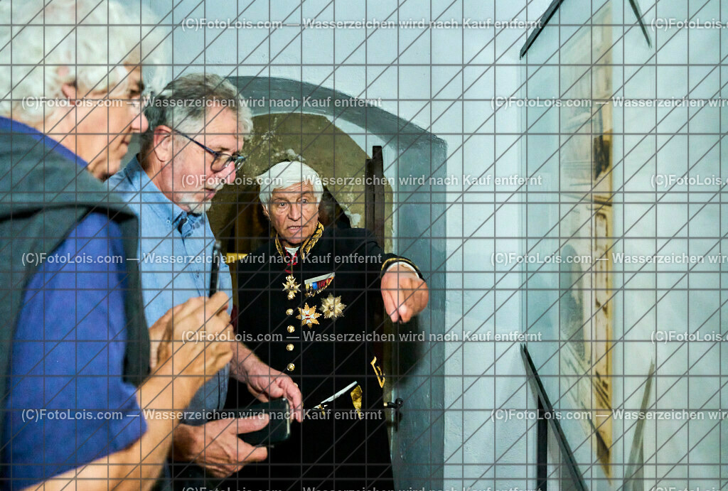 ALP4027_Jeanne de Ferrette_im Kraeutergarten_Stammbaum | (C)FotoLois.com, Alois Spandl, 700stes Hochzeitsjubiläum - Albrecht II. mit Johanna von Pfirt in Thann (FR) im März 2024. Empfang des Organistionskommitees aus der Region Ferrette (Pfirt)/Thann aus dem Elsass mit Empfang durch die Stadtgemeinde und Bezirkshauptmannschaft Scheibbs im Schloss Scheibbs und anschließender Kranzniederlegung in der Kartausenkirche über der Krypta des Gründerehepaares durch Mitglieder des Templer Ordens im Beisein von Mitgliedern der Goldhaubengruppen, Fr 22. September 2023.