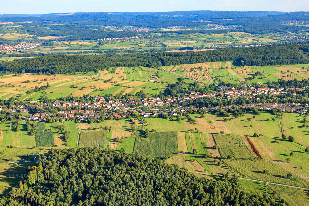 Luftbild: Ortsansicht von Norden im Ortsteil Auerbach in Karlsbad im Bundesland Baden-Württemberg in Deutschland.Foto: IMG_32396.jpg vom 21.08.2010 durch Werner Riehm/FLY-FOTO.deAuflösung des Originals: 4752 x 3168 px