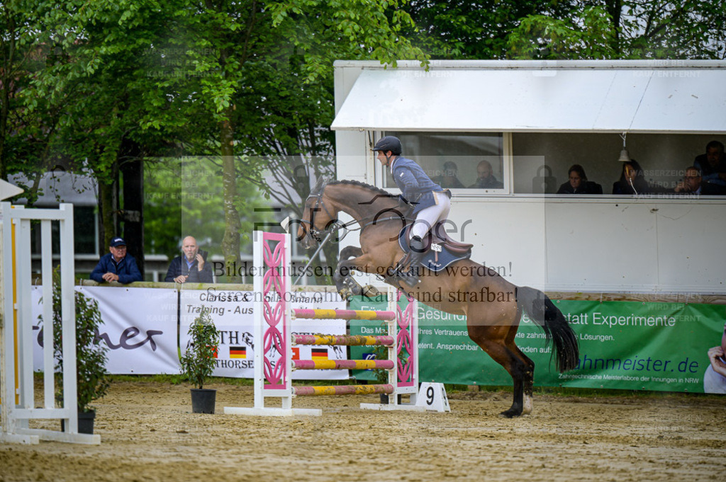 Reitturnier Lienen | Entdecke hochwertige Reitturnierfotos von Foto Oger. Professionell, emotional und authentisch – jetzt Lieblingsmomente im Shop bestellen. - Realisiert mit Pictrs.com