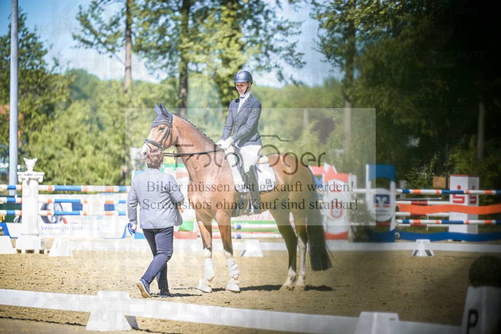 DOS_6634 | Entdecke hochwertige Reitturnierfotos von Foto Oger. Professionell, emotional und authentisch – jetzt Lieblingsmomente im Shop bestellen.Deutschlandweite Turnierfotografie. - Realisiert mit Pictrs.com