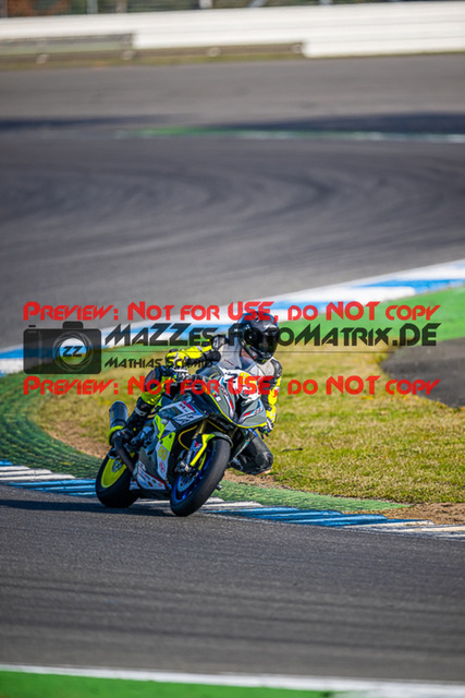 MaZZes_FotoMatrix_230410_2088 | WEISS