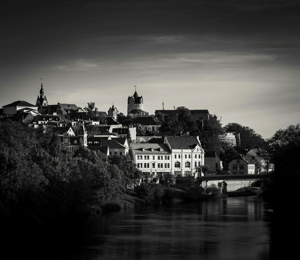 Bernburg (Saale) - Schlossblick | Wir machen aus Ihren Bildern Erinnerungen für die Ewigkeit | Hochwertige Fotografien für Ihr zu Hause. - Realisiert mit Pictrs.com