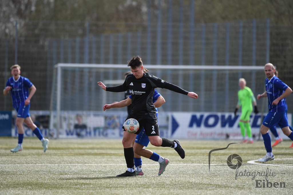 FC Rastede-VFl Stenum | Herren Bezirksliga 2; FC Rastede (blau)-VFL Stenum (schwarz) am 29.03.2026 in Rastede (Sportanlage Köttersweg), Photo: Philip Eiben 2026 - Realisiert mit Pictrs.com