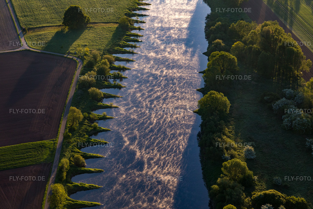 Luftbild: Buhnen an der Weser im Ortsteil Stahle in Höxter im Bundesland Nordrhein-Westfalen in Deutschland. Foto: IMG_107110.jpg vom 05.05.2018 durch Werner Riehm/FLY-FOTO.de
