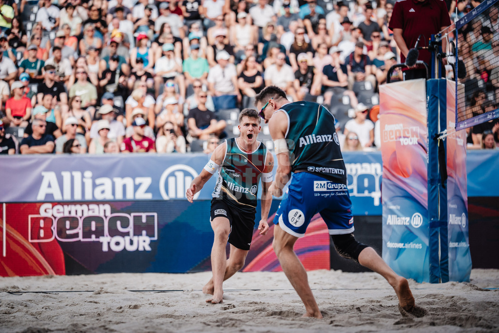 Beachvolleyball | Männer | Deutsche Meisterschaften 2025 Timmendorfer Strand | 04.09.2025 | v.l. Luis Kubo und David Poniewaz jubeln