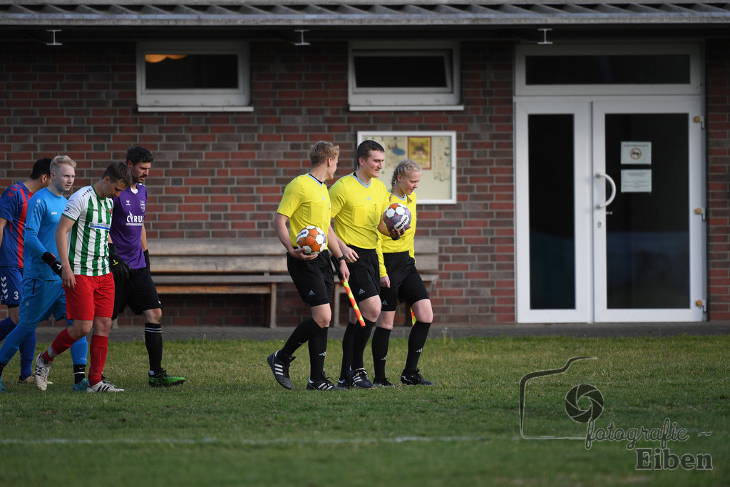 TuS Ofen-SG FriPe | Herren 1. Kreisklasse Süd, Jade-Weser-Hunte; TuS Ofen (blau)-SG FriPe (weiß) am 28.05.2025; in Ofen (), Photo: Philip Eiben 2025 - Realisiert mit Pictrs.com