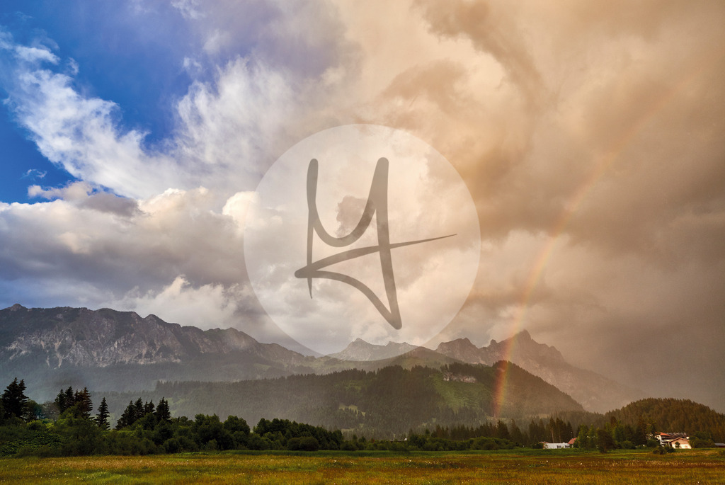 Spektakulärer Sonnenuntergang mit Regenbogen, Tannheimer Tal, Tirol, Österreich | Meurer Shop - Realisiert mit Pictrs.com