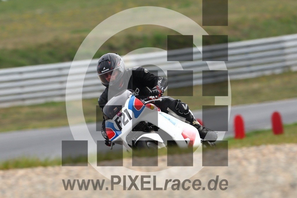 0f21-20250413_05338 | Schöne Erinnerungen an spannende Momente - das festzuhalten ist unser Job. PIXELrace.de ist seit 2003 auf den Rennstrecken Europas unterwegs um die Action draußen beim Fahren und die wunderbare Stimmung imm Fahrerlager für euch einzufangen.