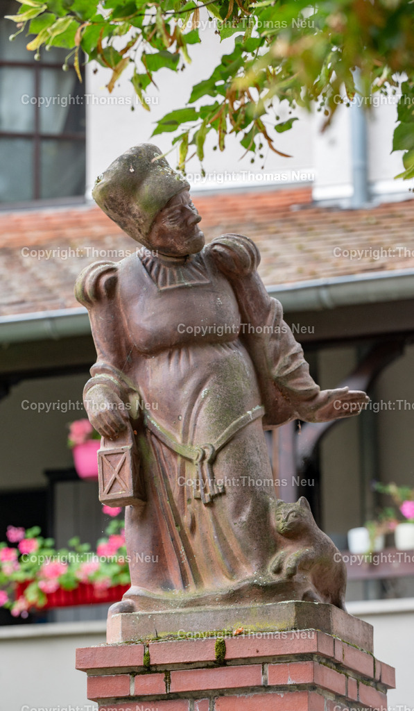 Fraa_Vun_Bensem_Brunnen-5 | bbe, Bensheim, Bild der Fraa vun Bensem-Figur am Brunnen vor der Stadtmühle (für BA-Sommerserie Mythen und Sagen) , Bild: Thomas Neu