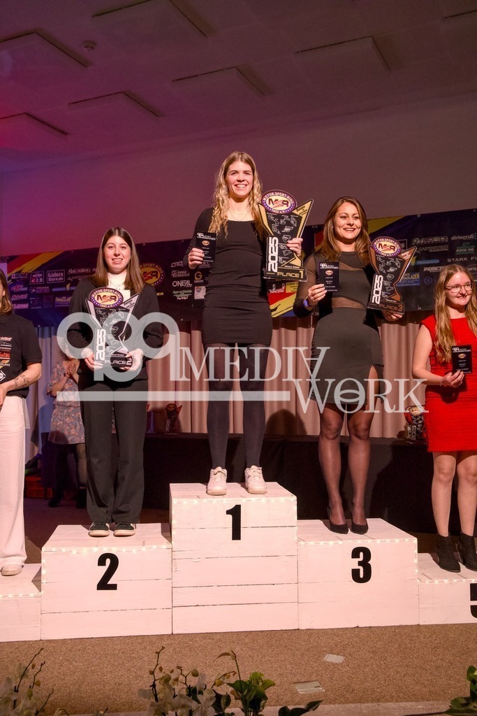 5E6A3379 | 989 MEDIAWORK