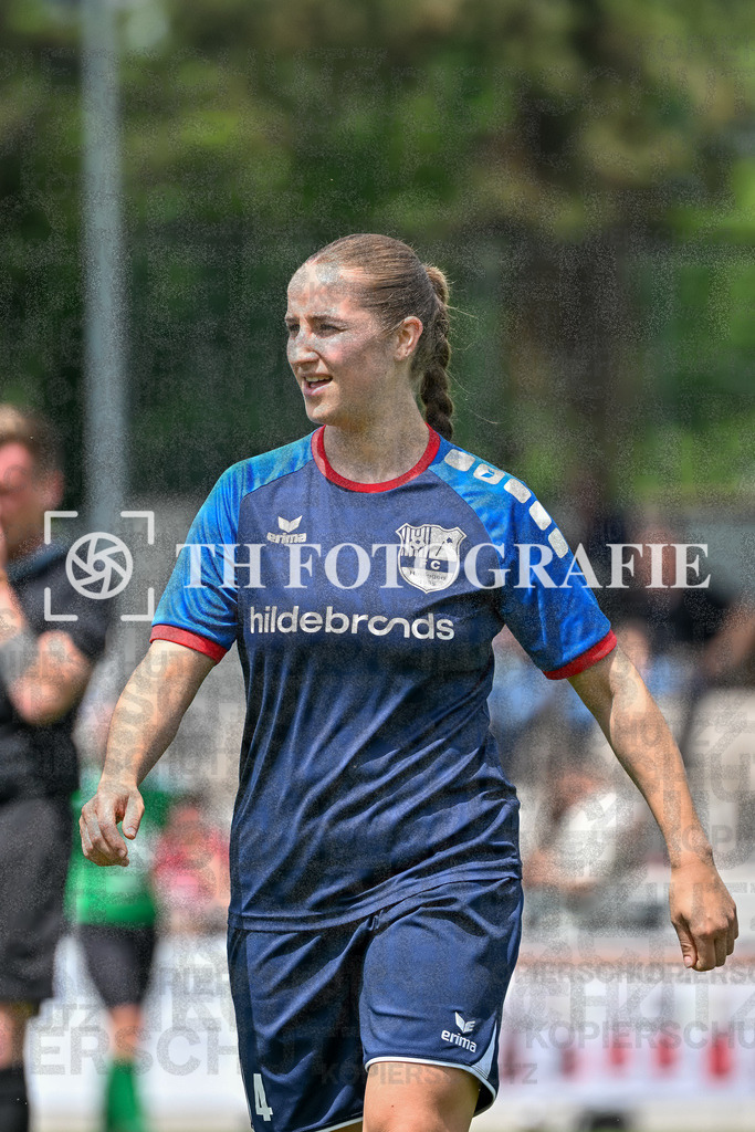 GER, FC Hauingen - SV Waldhaus, Frauen-Fussball, Rothaus Bezirkpokal, Finale, Saison 2024/2025, 29.05.2025 | Lea Daum (FC Hauingen, #04)GER, FC Hauingen - SV Waldhaus, Frauen-Fussball, Rothaus Bezirkpokal, Finale, Saison 2024/2025, 29.05.2025Foto: TH Fotografie/Thomas Hess