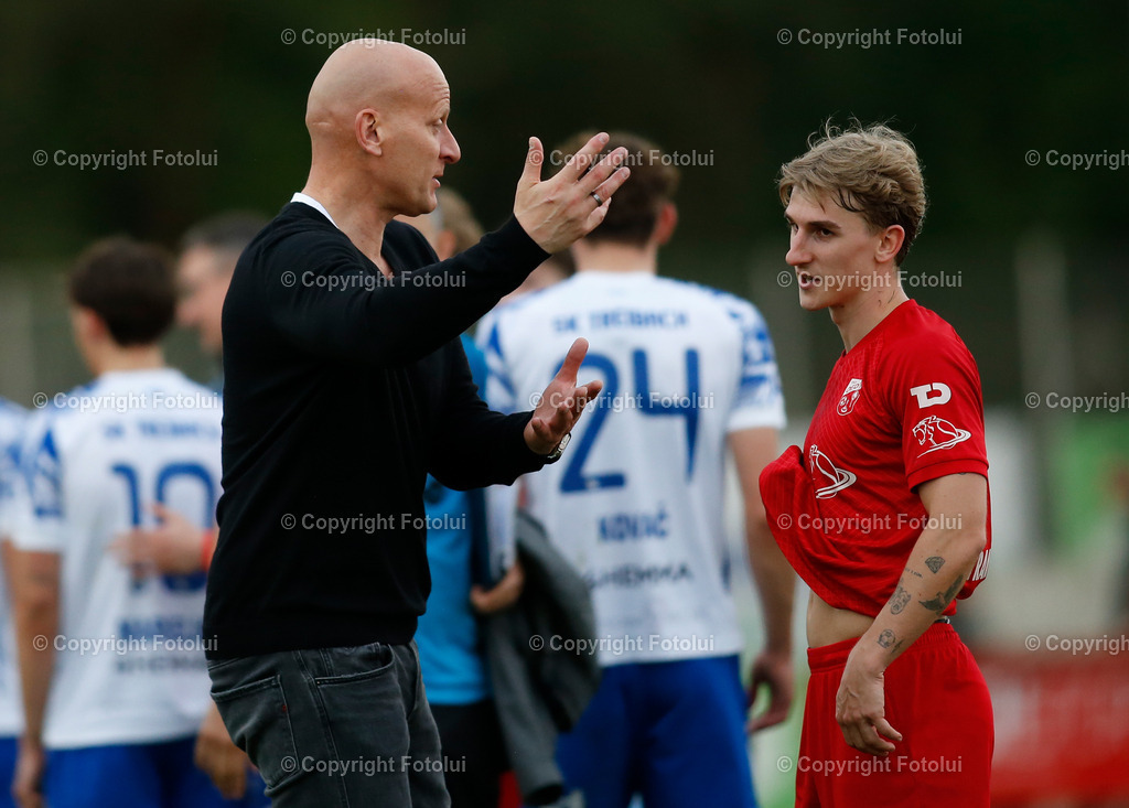 A_LUI_180426_32 | SPORT FUSSBALL REGIONALLIGA MITTE ASKOE OEDT-SK TREIBACH 18.04.2026 IM BILD:TRAINER CARSTEN JANCKER UND TORSCHUETZE ALEX MAYR (BEDIE OEDT)  FOTO:FOTOLUI
