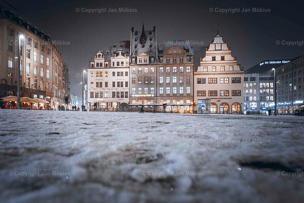 Marktplatz Leipzig | Der Marktplatz Leipzig ist das historische Herz der Stadt – voller Geschichte, architektonischer Eleganz und urbanem Leben. Zwischen dem Alten Rathaus, Märkten, Events und Straßenmusik pulsiert hier Leipzig pur. - Realisiert mit Pictrs.com
