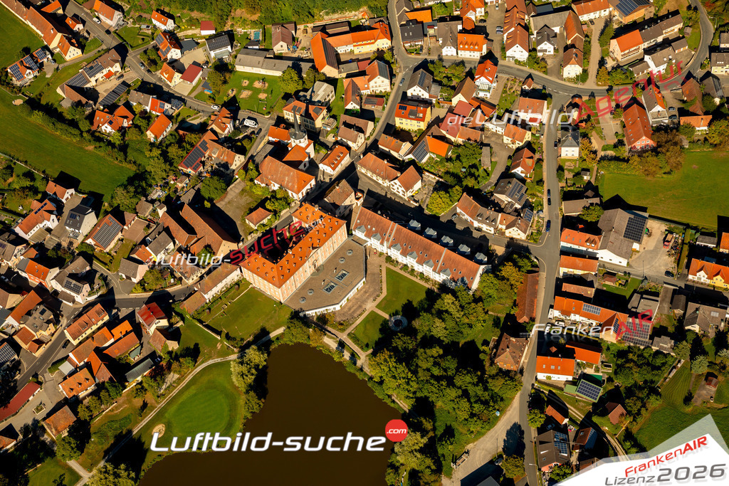 Das Luftbild zeigt : Reichmannsdorf Schlüsselfeld - Die Luftaufnahme wurde 2023 vom UL-Flugzeug aus erstellt ( keine Drohne ) - Hochauflösende Luftaufnahme - Für grossformatige Ausdrucke geeignet. Die Geschenkidee !Mit Lizenz und Bildrechte bestellbar