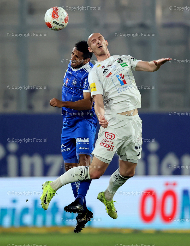 A_LUI_120425_14 | SPORT,FUSSBALL ADMIRAL BUNDESLIGA BLAU WEISSLINZ -RZ PELLETS WAC IM BILD: RONIVALDAO (BLAU WEISS) UND  NICOLAS WIMMER  (WAC) FOTO:  FOTOLUI/MW