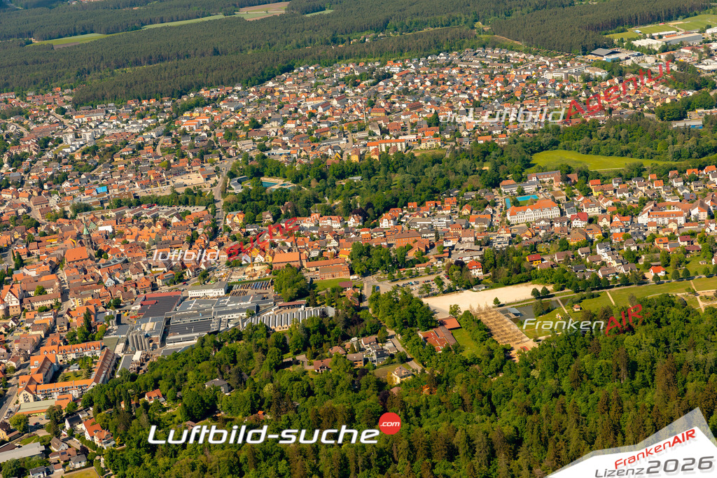 Das Luftbild zeigt :  Roth - Die Luftaufnahme wurde 2024 vom UL-Flugzeug aus erstellt ( keine Drohne ) - Hochauflösende Luftaufnahme - Für grossformatige Ausdrucke geeignet. Die Geschenkidee !Mit Lizenz und Bildrechte bestellbar