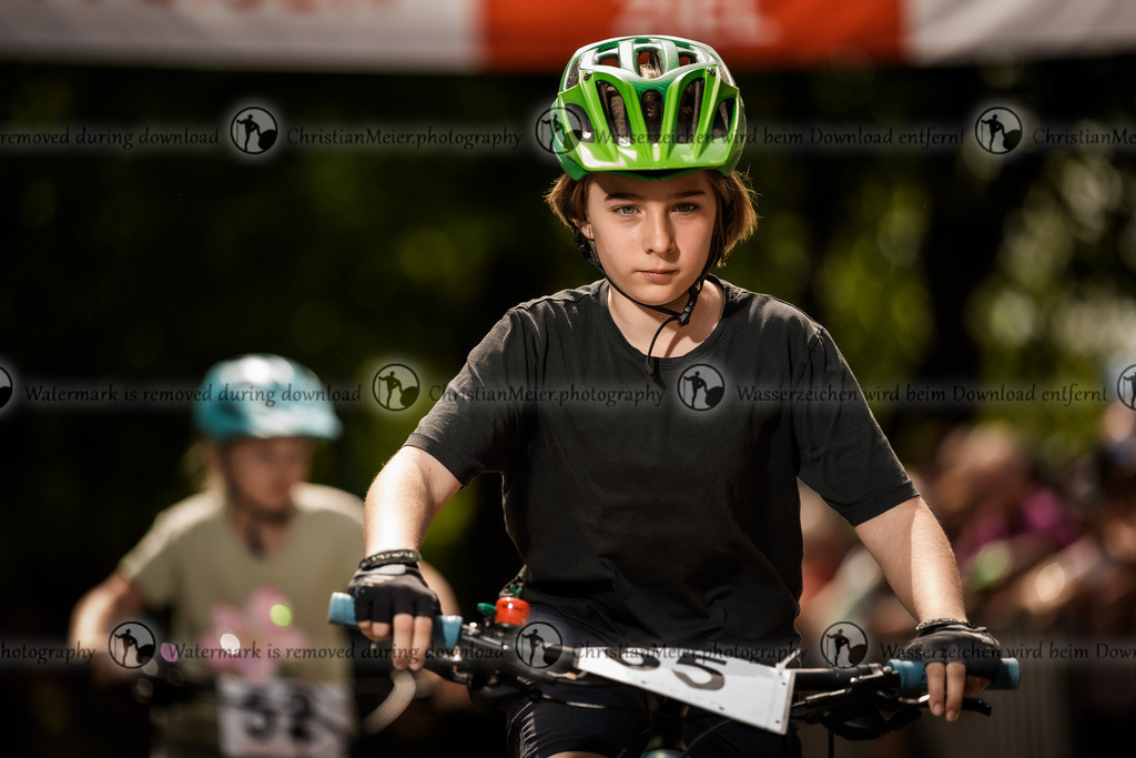 Eierlesen 2026 | Sie wurden bei einem Event oder Sportanlass fotografiert? Hier finden sie ihre Bilder! - Realisiert mit Pictrs.com